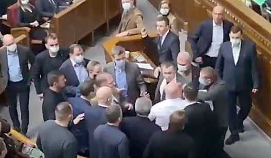 В Верховной Раде подрались нардепы (видео)