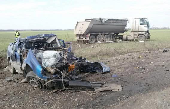 Авария под Вознесенском: таксист и его пассажирки погибли из-за фуры, резко вывернувшей на встречную полосу