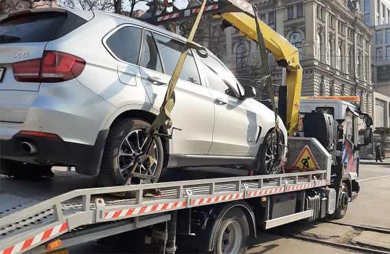 Платная стоянка, штрафы и эвакуаторы: в Николаеве создадут систему парковочного пространства