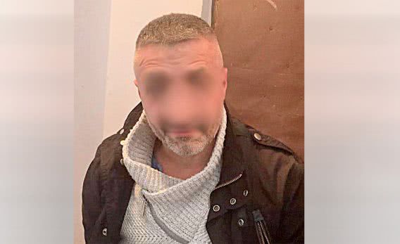 Николаевца, который оформил на старушку несколько кредитов, подкараулил ее внук с товарищами