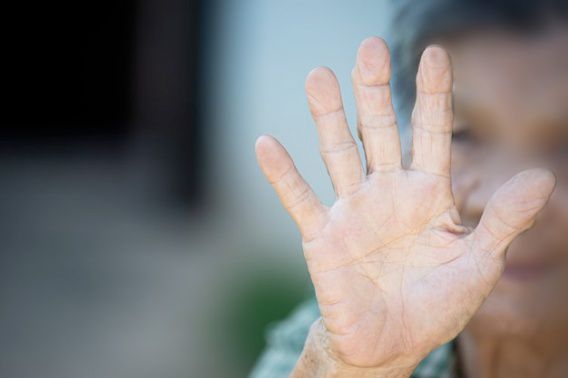 В Николаеве бабушка судилась с внуком, ставшим для нее домашним тираном