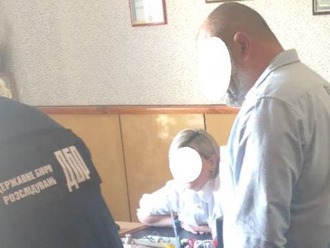 Замначальницу Вознесенского райуправления полиции задержали на взятке в $900 (фото)