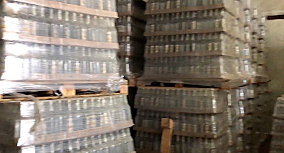 Киевские налоговики накрыли на Николаевщине подпольный склад с паленой водкой на 15 миллионов гривен