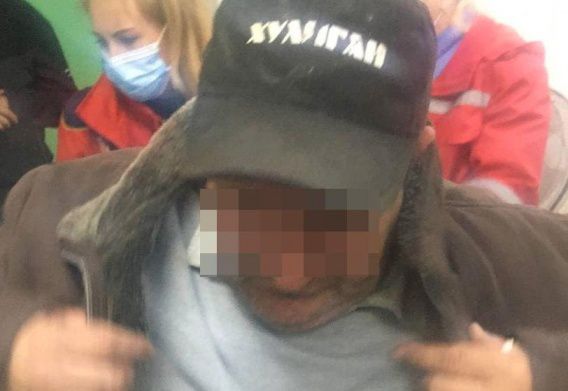 Пьяный водитель николаевской маршрутки со скандалом пытался уехать от полиции