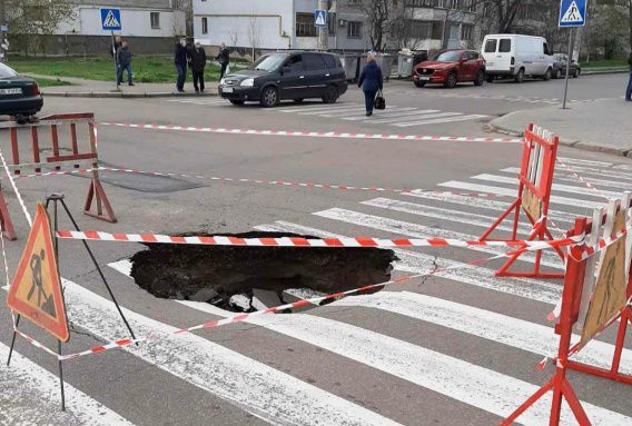 В Николаеве на Пограничной провалилась дорога