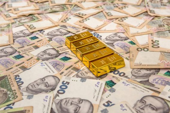 500 килограммов долларов: зачем украинские чиновники хранят дома чемоданы денег