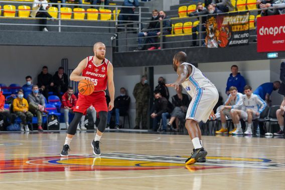 «Прометей» забросал МБК «Николаев» трешками