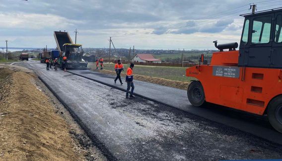 В Николаевской области ремонтируют дорогу к морю