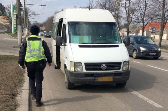 Транспорт на локдауне: в Николаеве на маршруты выехали по 1-2 автобуса