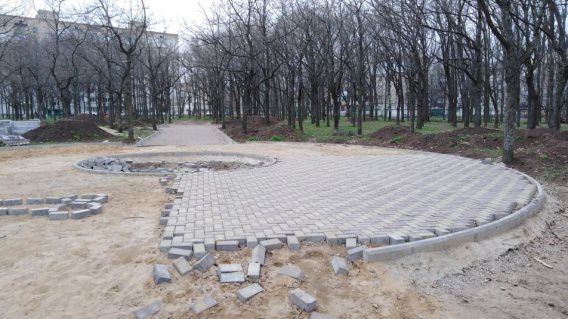 Раскурочили и бросили: остановили реконструкцию сквера «Николаевский»