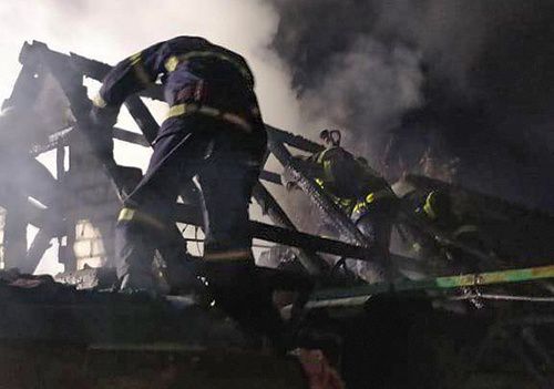 В Николаеве почти час тушили частный дом в зоне плотной застройки