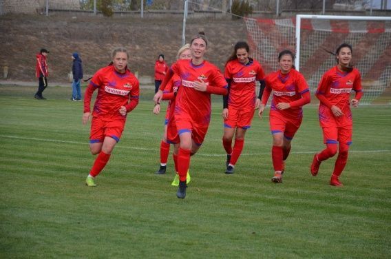 Футболистки николаевской "Ники" сыграли вничью в Виннице