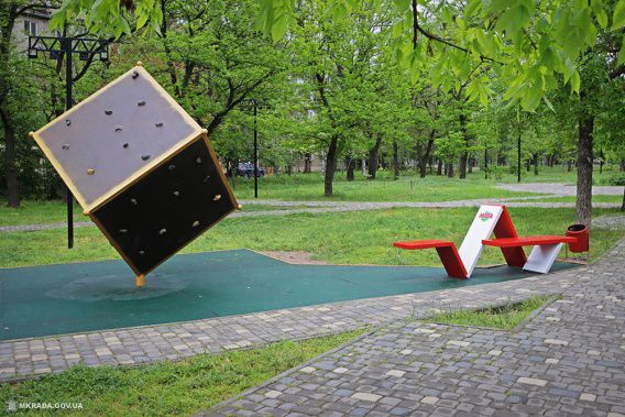 В Николаеве установили новое спортивное развлечение