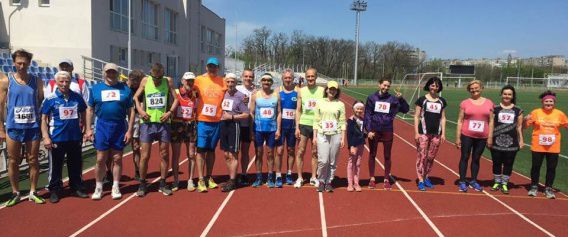 На всеукраинской «Николаевской миле» восхищались 85-летним и 14-летними бегунами