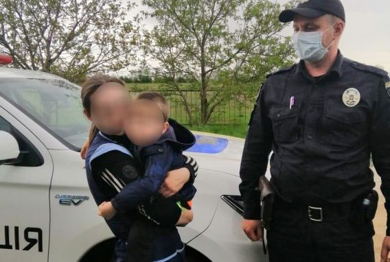 Пока очаковская полиция сбилась с ног в поисках трехлетнего малыша, он мирно спал в... шкафу