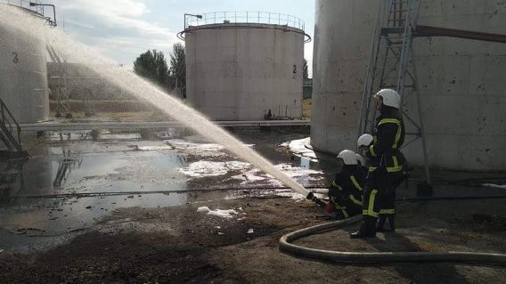 Из-за нарушений при перекачке сгорела бочка с несколькими тоннами топлива на Намыве (фото, видео)