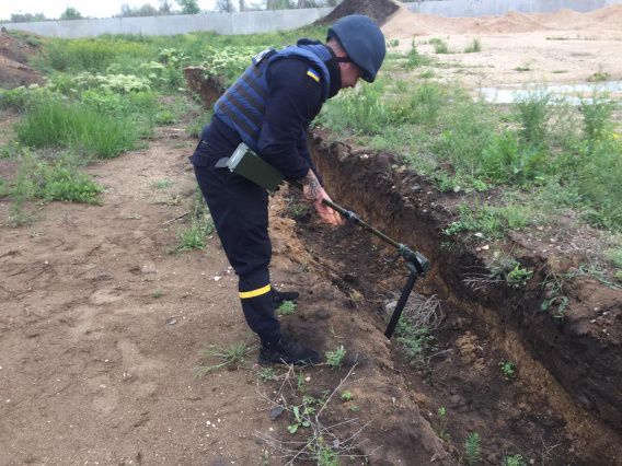 Улицу в Николаеве оцепила группа пиротехников