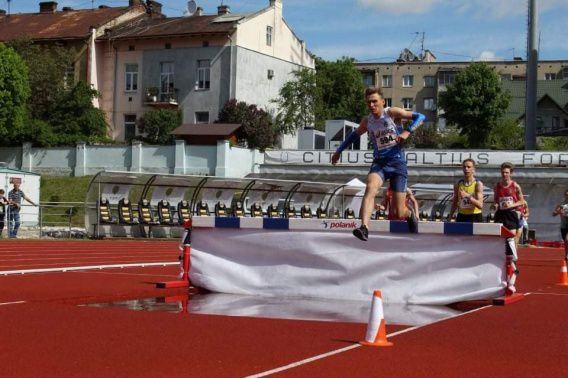 Николаевский бегун Тинкован - чемпион Украины U-18 в стипль-чезе