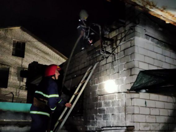 На Николаевщине пожар на рынке: один киоск сгорел полностью