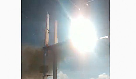 В Ингульский мост ударила молния (видео)