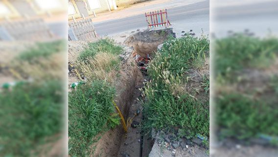 Заросло травой место ремонта на дороге в Ингульском районе