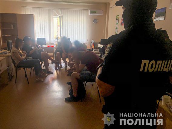 В мошенническом «call-центре» трудились милые жительницы Николаева