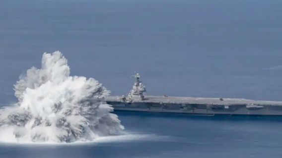 Американские военные взорвали 18-тонную бомбу в Атлантическом океане и вызвали землетрясение. Видео