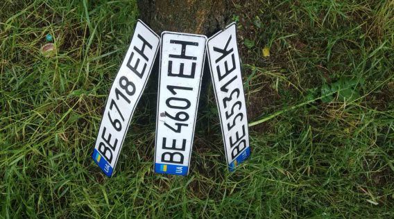 В Николаеве сильный ливень смыл номера с машин