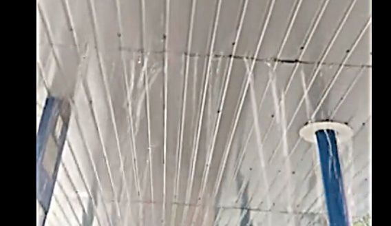 Николаевцы жалуются на остановки, которые текли во время дождя (видео)