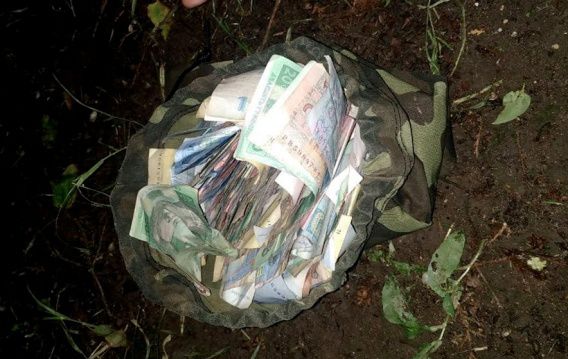 В 3 часа ночи в Николаеве задержали взломщика автомата питьевой воды