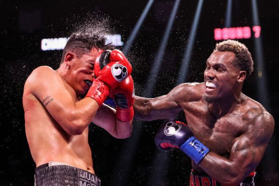 После победы над Деревянченко Чарло защитил пояс WBC в бою с Монтиэлем