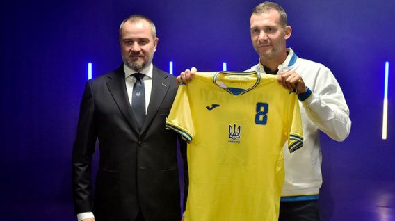 "Героям слава": Павелко вылетел в Рим и ведет переговоры о форме украинской сборной