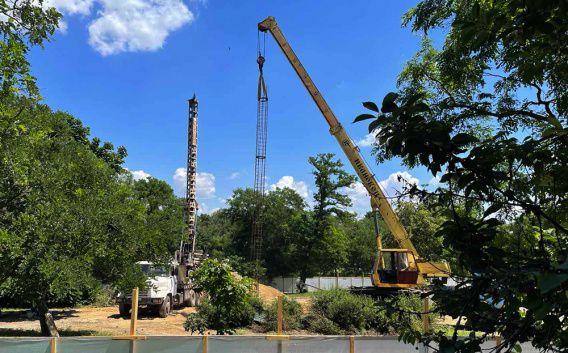 В Николаеве началось строительство 72-метрового флагштока