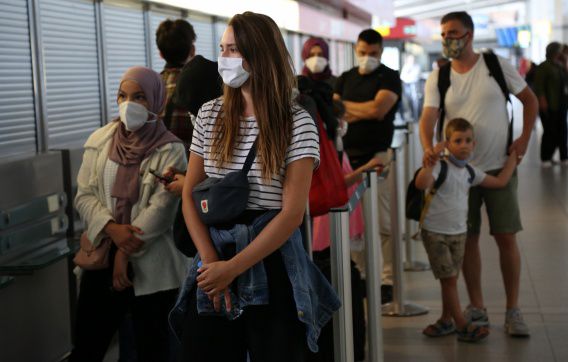 Без ПЦР-тестов и приложения "Вдома": что нужно знать о новых правилах въезда в Украину