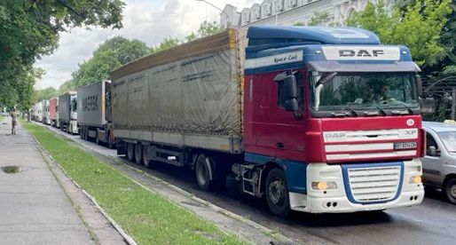 Большегрузам запретили въезд в Николаев с утра и до вечера