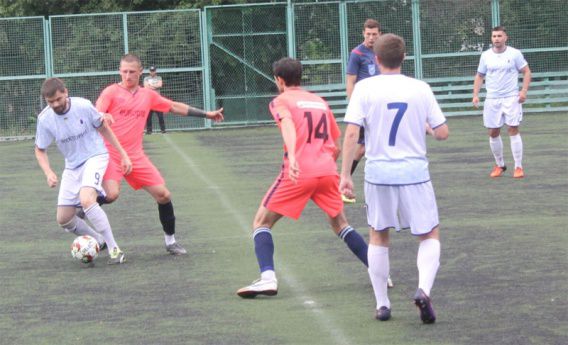 «Виктория» и «Варус» идут без потерь на чемпионате Николаева по футболу