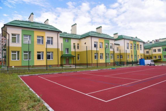 Зарплату до 1000 долларов подняли директорам всех львовских школ