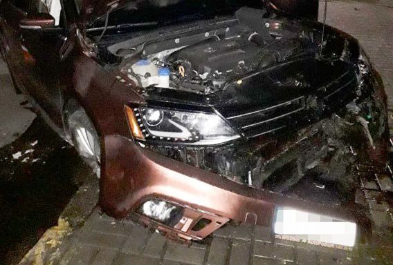 В Николаеве пьяный водитель разбил свой Volkswagen