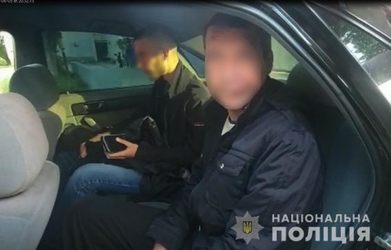 Забил отца до смерти, а тело выбросил в реку: в Матвеевке нашли тело, завернутое в простыню (фото, видео)