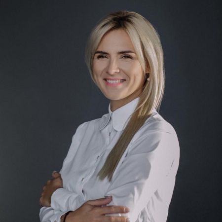 Председатель Николаевского облсовета Анна Замазеева поздравляет с Днем Конституции!