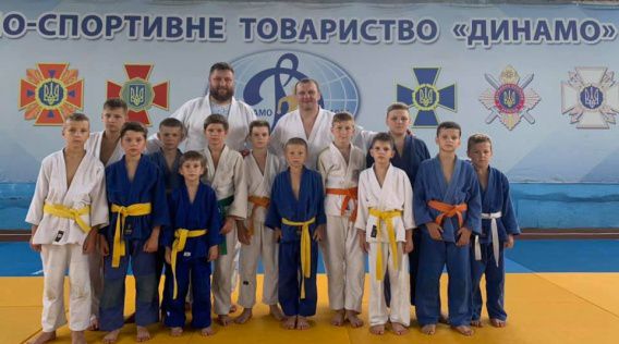 На динамовской базе в Очакове мастер-класс проводил медалист Олимпийских игр дзюдоист Роман Гонтюк