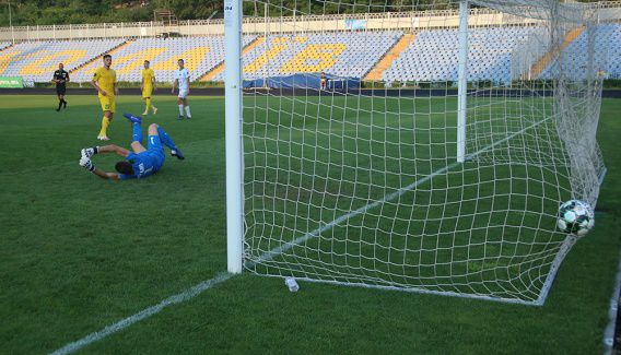 МФК «Николаев» - ФК «Тростянец»: новые игроки, два разных тайма. Фото