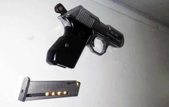 Пистолеты, ножи и баллончики: что пытались пронести в суды Николаевской области