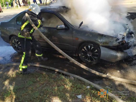 В Николаеве сгорел легковой автомобиль «ниссан»