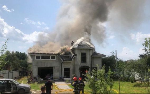 ​​В Ивано-Франковской области легкомоторный самолет упал на дом, погибли четыре человека