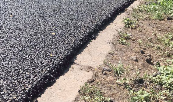 Ничего страшного не случилось, - вице-мэр о том, почему после ремонта бордюры оказались ниже асфальта