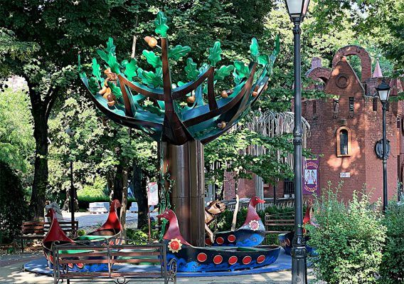 В «Сказке» раскрасили Дуб и позолотили Кота