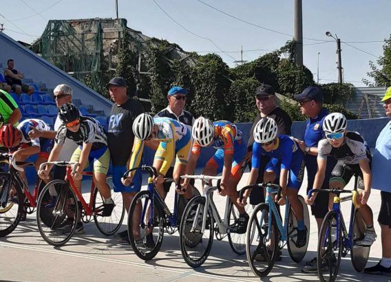 Николаевский трековик Черноморцев выиграл «золото» и три «серебра» чемпионата Украины