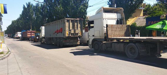 Фуры, которых не должно быть в Николаеве днем, значительно усложнили проезд на дорогах