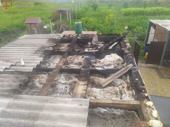 В селе на Николаевщине из-за холодильника сгорела крыша